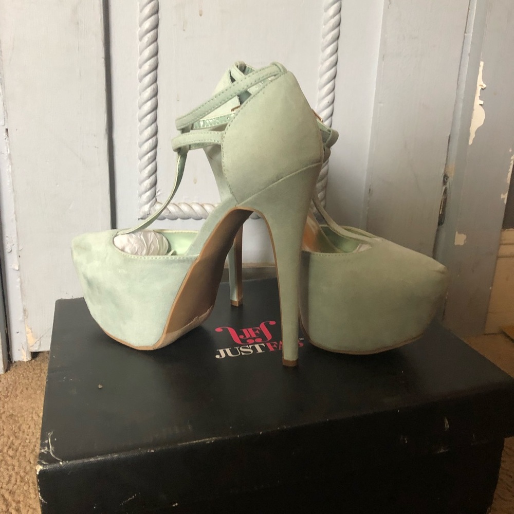 Cute heels!! - Picture 3 of 3